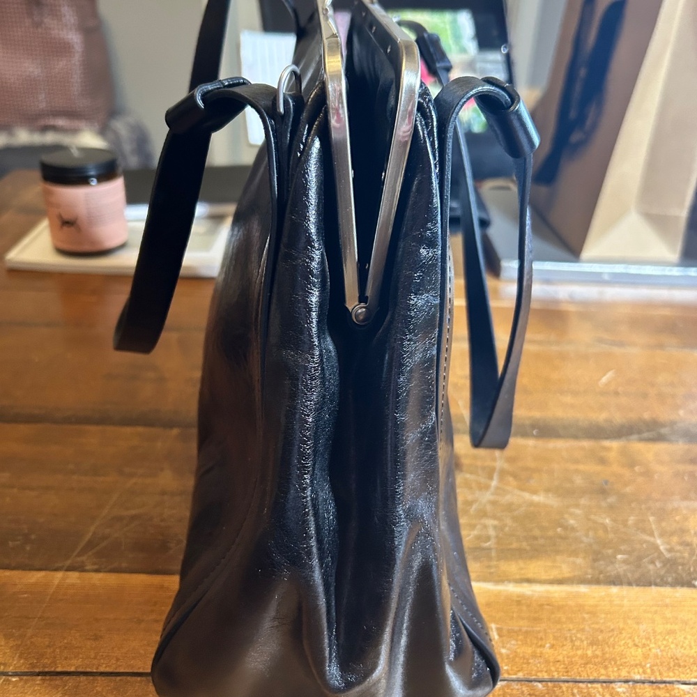 Black Leather Frame Bag | Kiss Lock Closure | Shoulder + Crossbody - Picture 5 of 6